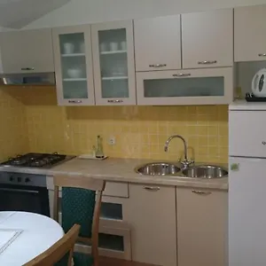  Apartman House Near The